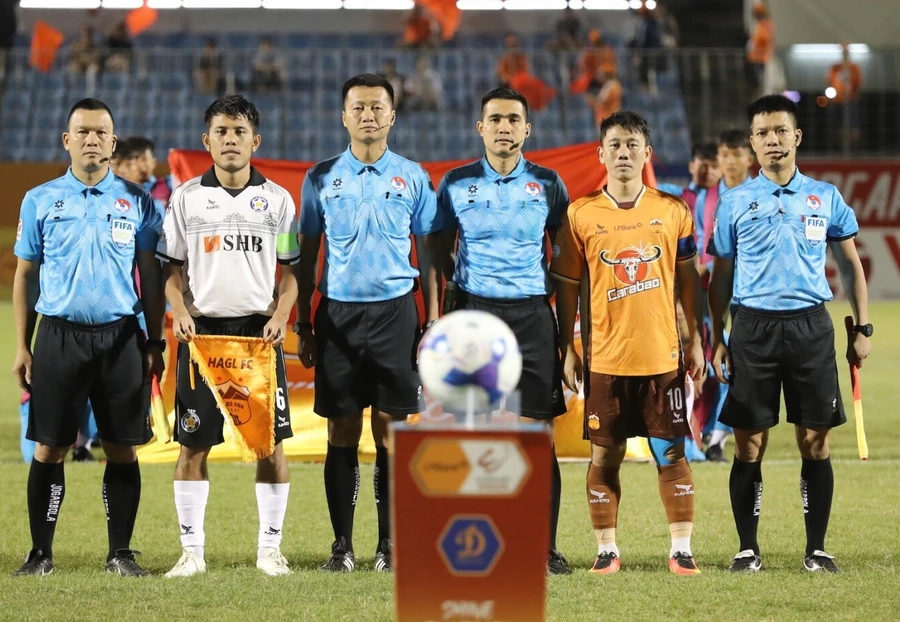 Trọng tài Trần Ngọc Ánh bị treo còi ở vòng 5 V-League.