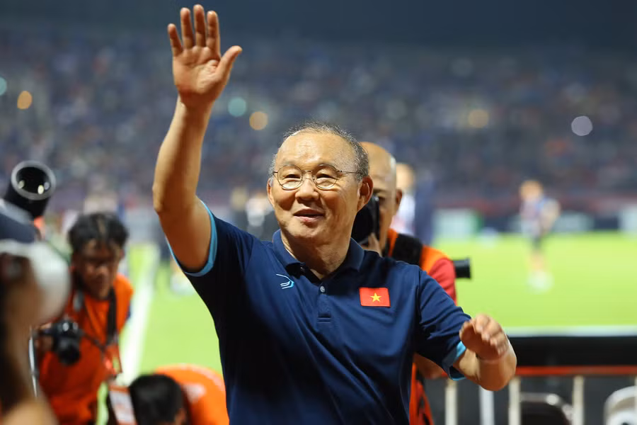 Đội bóng thầy Park làm cố vấn chia tay 6 cầu thủ.