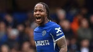 Raheem Sterling rộng cửa gia nhập Man United.