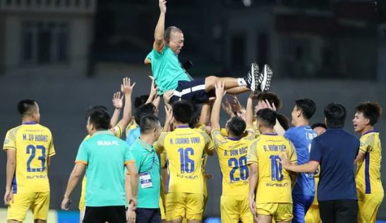 Sông Lam Nghệ An trụ hạng thành công đầy ngoạn mục.