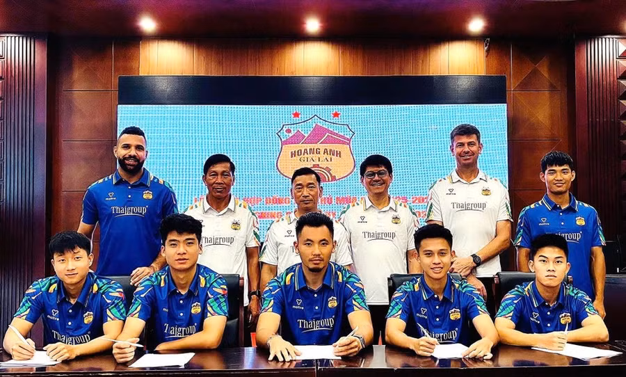 Hoàng Anh Gia Lai trình làng nhiều gương mặt mới.