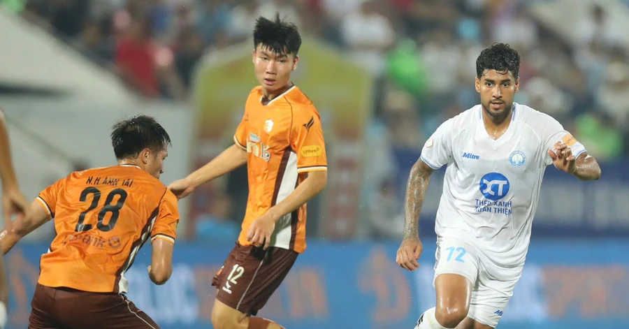 Hoàng Anh Gia Lai lý giải thua tan nát Nam Định ở vòng 23 V-League.