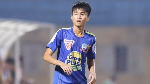 Phan Thanh Hậu hiện thử việc trong màu CLB Bình Dương.