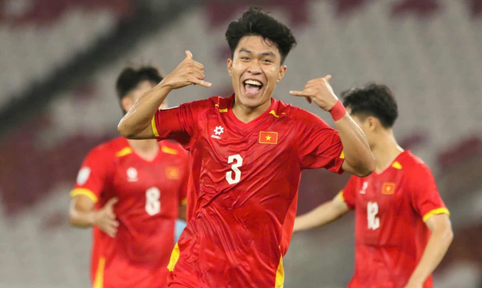 Lý Đức nguy cơ lỡ hẹn trận gặp U23 Philippines vì chấn thương.