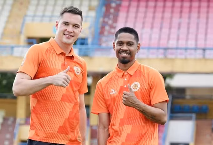 Jason Quang Vinh hiện chưa có quốc tịch Việt Nam.