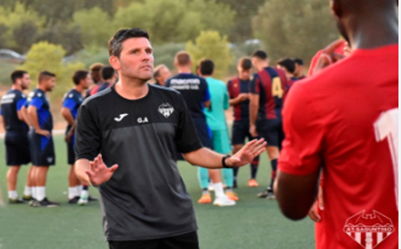 HLV Gerard Albadalejo dẫn dắt Ninh Bình ở V-League 2025/26.