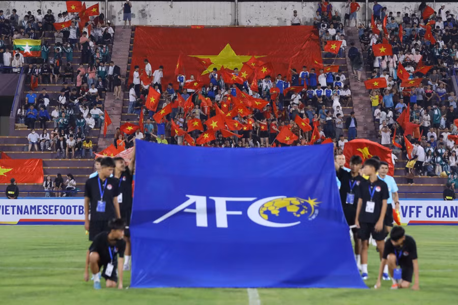 Tuyển Việt Nam thi đấu vòng loại Asian Cup nữ 2026 trên sân Việt Trì.