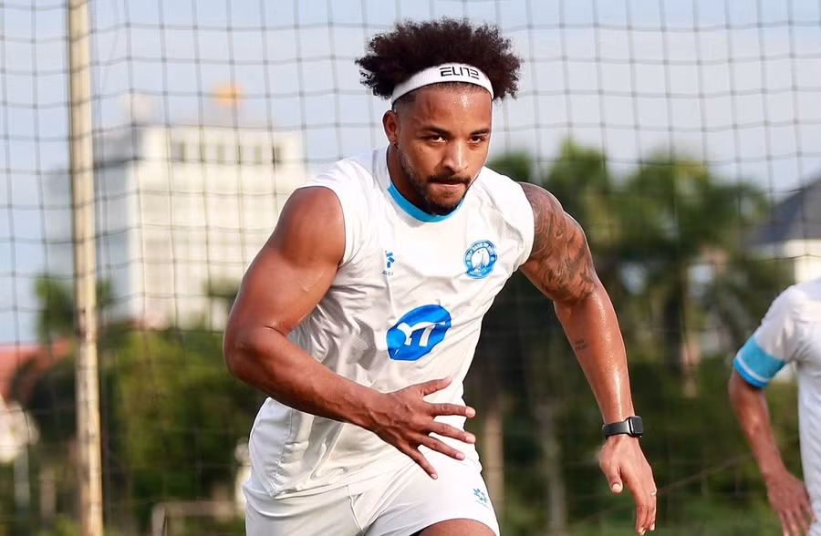 Xuân Son trở lại tập luyện trong màu áo CLB Thép Xanh Nam Định.