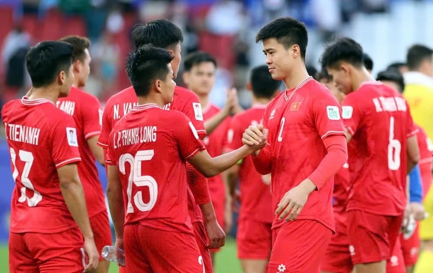 Tuyển Việt Nam tăng 3 bậc trên bảng xếp hạng FIFA dù không thi đấu trong tháng 11.