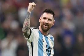 Messi khẳng định Ronaldo De Lima là tiền đạo xuất sắc nhất lịch sử bóng đá thế giới.