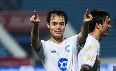 Văn Toàn hiện vẫn còn hợp đồng dài hạn với Nam Định FC.