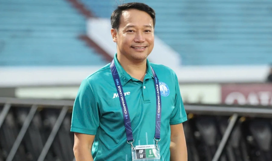 HLV Vũ Hồng Việt hài lòng với trận thắng Hà Nội FC ở vòng 21 V-League.