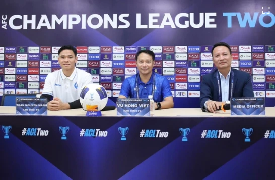 HLV Vũ Hồng Việt đánh giá cao tinh thần thi đấu của các học trò dù để thua Bangkok United.