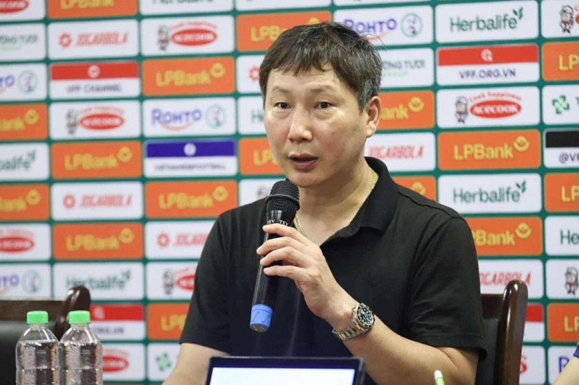 HLV Kim Sang-sik hài lòng về trận thắng của U23 Việt Nam trước U23 Singapore.