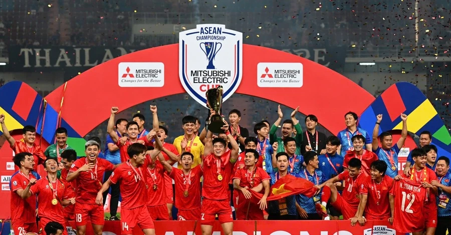 Tuyển Việt Nam vô địch AFF Cup lần thứ 3 trong lịch sử.