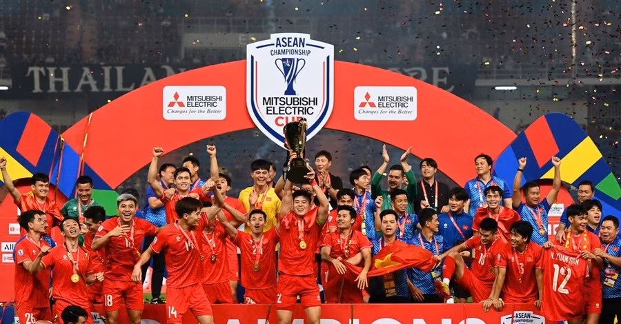 Tuyển Việt Nam vô địch AFF Cup lần thứ 3 trong lịch sử.