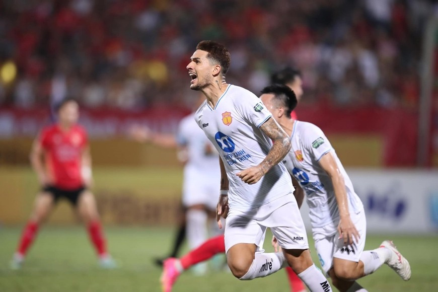 Thép Xanh Nam Định so tài Công an Hà Nội ở vòng 5 V-League.
