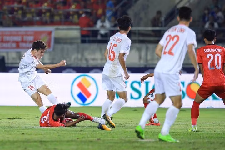 Tuyển Việt Nam thắng ấn tượng Lào ở trận ra quân ở AFF Cup.