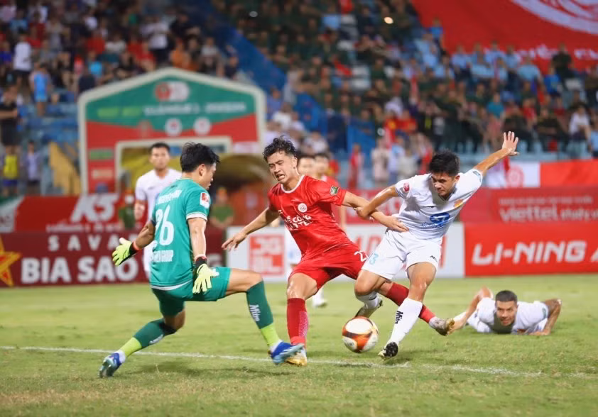 Nam Định để thua Thể Công – Viettel ở vòng 10 V-League.