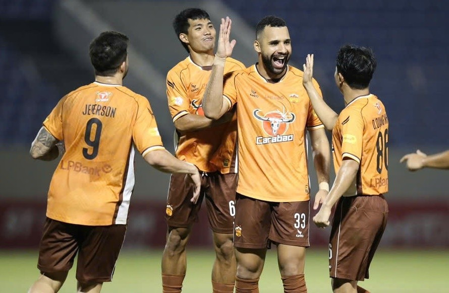 Hoàng Anh Gia Lai hòa SHB Đà Nẵng ở vòng 4 V-League.