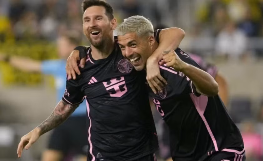 Messi ghi bàn giúp Inter Miami giành vé vào vòng play-off MLS.