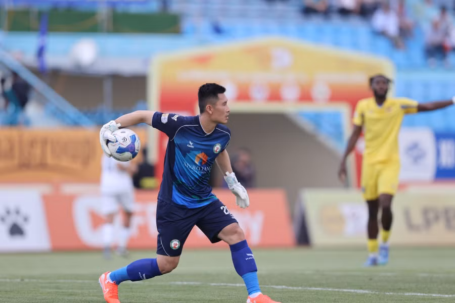 Tuấn Linh quyết cùng Bình Định trụ hạng V-League.