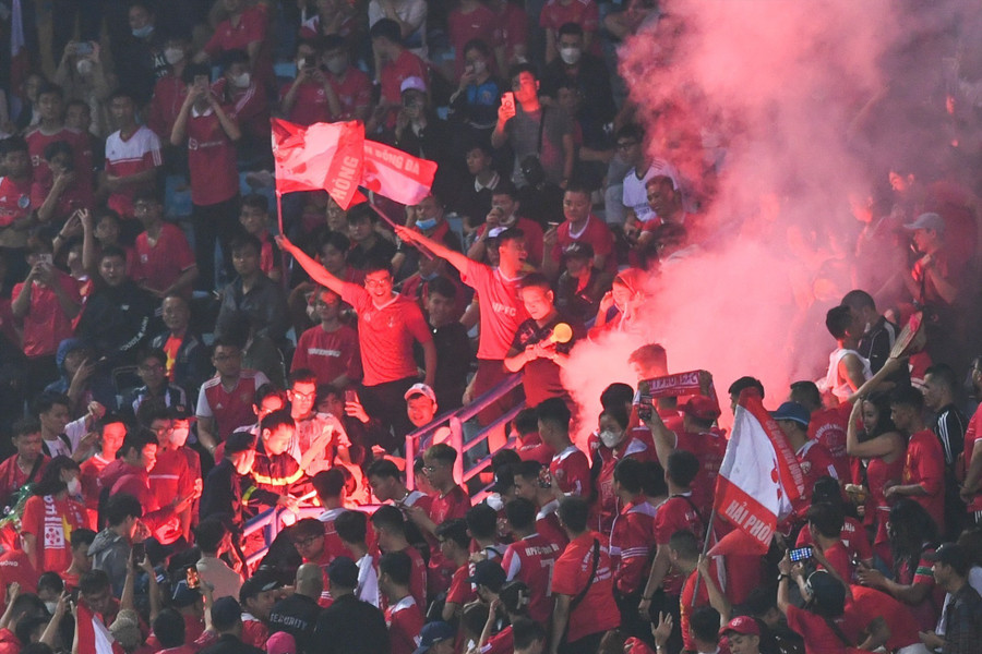 CLB Hải Phòng nhận án phạt trước vòng 8 V-League vì vấn đề pháo sáng.