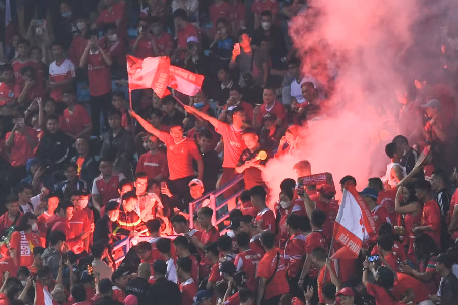 CLB Hải Phòng nhận án phạt trước vòng 8 V-League vì vấn đề pháo sáng.