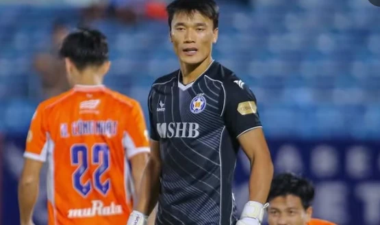 Bùi Tiến Dũng ghi bàn giúp Đà Nẵng đánh bại Bình Định ở vòng 22 V-League.