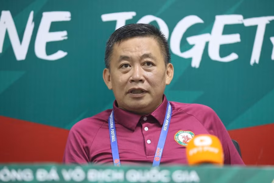 HLV Bùi Đoàn Quang Huy giành giải thưởng HLV xuất sắc nhất tháng 6.