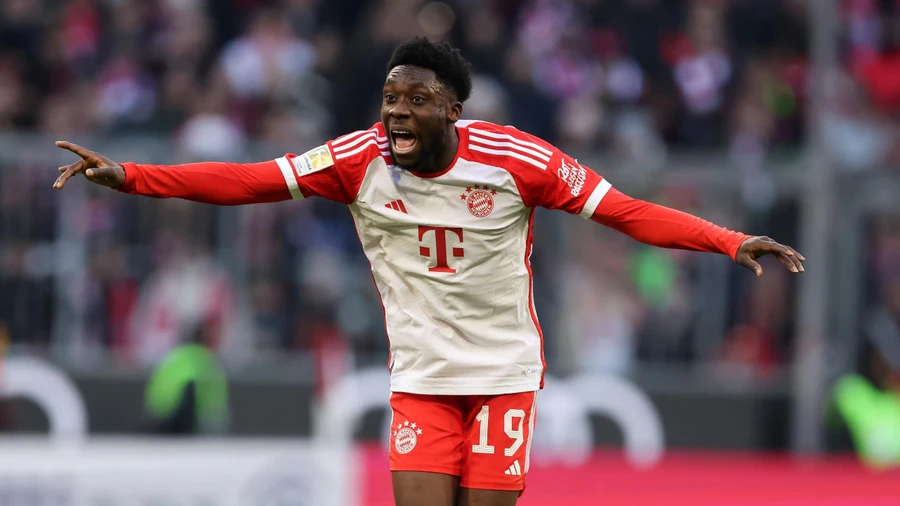 Alphonso Davies được cả Man United và Real Madrid quan tâm.