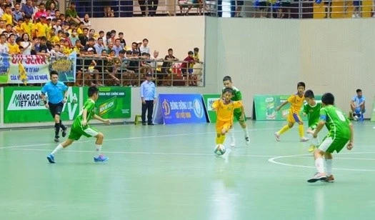 U11 Sông Lam Nghệ An bị thu hồi Cúp vô địch vì gian lận tuổi.