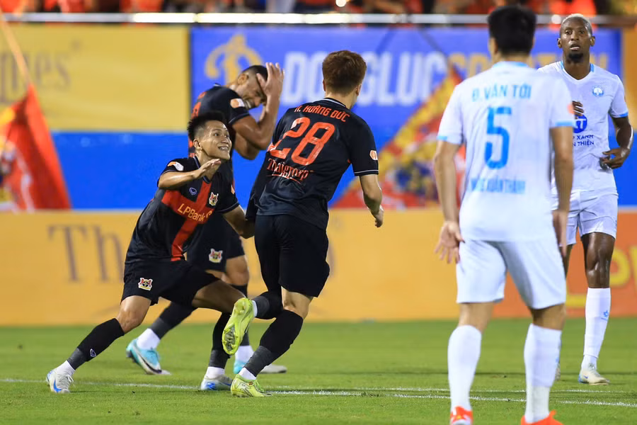 Thép Xanh Nam Định thua cách biệt Ninh Bình ở vòng 4 V-League.