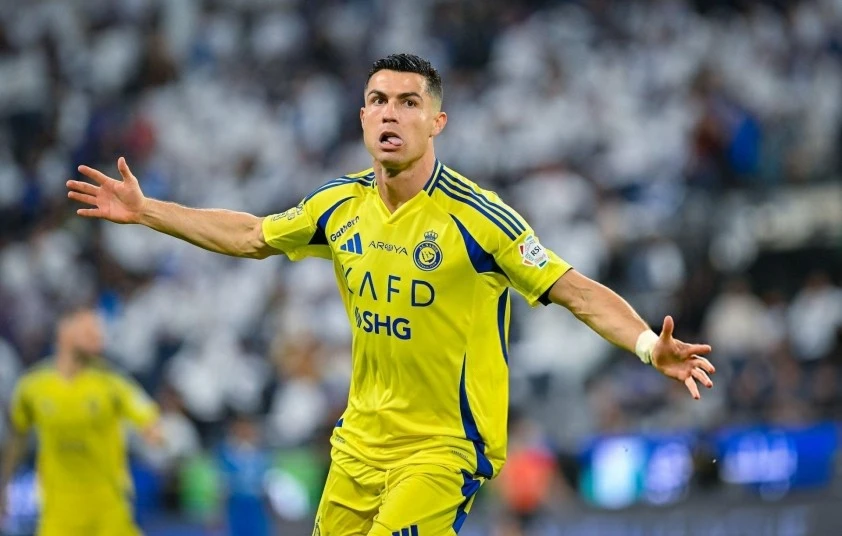 C.Ronaldo muốn mua câu lạc bộ Valencia.