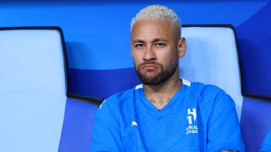 Neymar tiếp tục chấn thương sau khi trở lại sân cỏ.