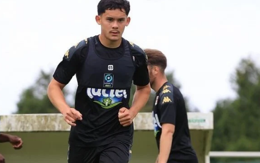 Aymeric Faurand-Tournaire được đôn lên đội một của CLB Stade Laval (Ligue 2, Pháp).