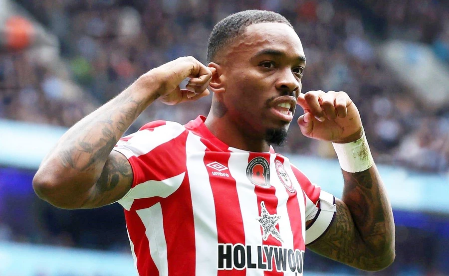 Ivan Toney của Brentford lọt tầm ngắm của MU.