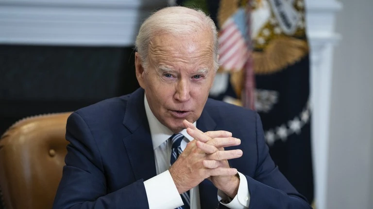 Tổng thống Mỹ Joe Biden đã được các quan chức Mỹ kêu gọi tấn công các cơ sở hạt nhân Iran trong bối cảnh tình hình khu vực có lợi cho Washington.