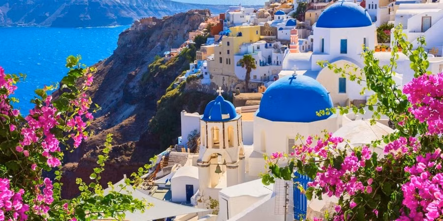 Hàng trăm trận động đất nhỏ ở Santorini đã làm dấy lên lo ngại về một vụ phun trào núi lửa.
