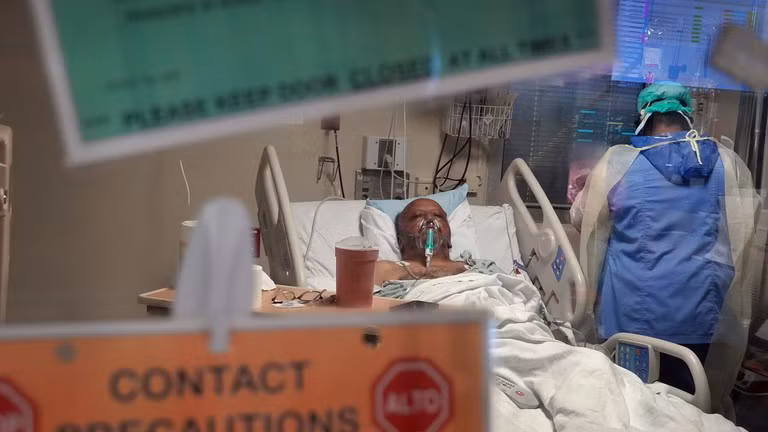 Siêu vi khuẩn sinh ra từ tình trạng sử dụng kháng sinh quá nhiều trong chăn nuôi và ở các bệnh viện có hệ thống xử lý nước thải kém.