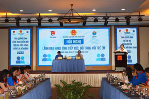 Hội nghị lãnh đạo tỉnh Quảng Bình tiếp xúc, đối thoại với trẻ em.