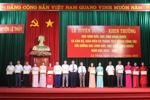 Năm học 2024 - 2025, học sinh huyện Lệ Thủy đoạt 356 giải các môn văn hóa cấp tỉnh, nghiên cứu KHKT, tài năng Tin học trẻ.