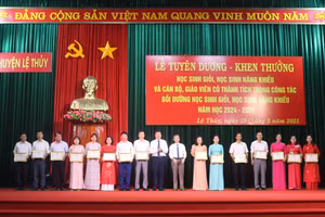 Năm học 2024 - 2025, học sinh huyện Lệ Thủy đoạt 356 giải các môn văn hóa cấp tỉnh, nghiên cứu KHKT, tài năng Tin học trẻ.