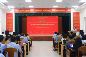 Ông Đặng Ngọc Tuấn, Giám đốc Sở GD&ĐT Quảng Bình chỉ đạo rà soát các khâu để kỳ thi tốt nghiệp, tuyển sinh diễn ra an toàn, chất lượng.