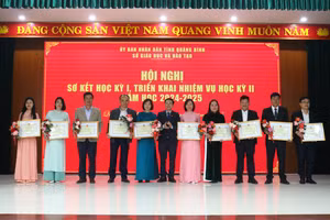 Sở GD&ĐT Quảng Bình tổ chức Hội nghị sơ kết học kỳ I, năm học 2024-2025.