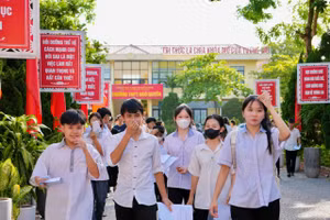 Thí sinh Quảng Bình hoàn thành môn Tiếng Anh, kết thúc Kỳ thi tuyển sinh lớp 10 hệ không chuyên.