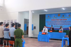 Phiên tòa giả định diễn ra tại Trường THPT chuyên Võ Nguyễn Giáp (TP Đồng Hới, Quảng Bình)