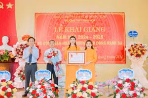 Năm 2024, Trường THPT Minh Hóa vinh dự đón nhận Huân chương Lao động hạng Ba.