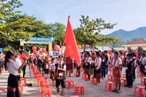 Tỉnh Quảng Bình tăng mức hỗ trợ tiền ăn uống, sinh hoạt cho học sinh, sinh viên dân tộc thiểu số.