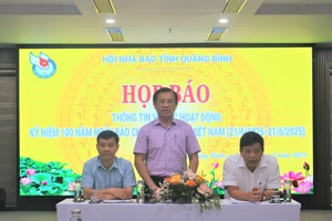 Ông Hoàng Hữu Thái - Chủ tịch Hội Nhà báo tỉnh Quảng Bình thông tin về chuỗi hoạt động chào mừng Kỷ niệm 100 năm Ngày Báo chí Cách mạng Việt Nam.